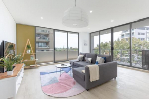 Cozy 2BR w Free Parking Near Westfield Parramatta, Sydney
